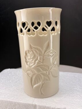 Lenox "Special" Porcelain Embossec Rose & Pierced Heart Pattern 24kt Gold Trim